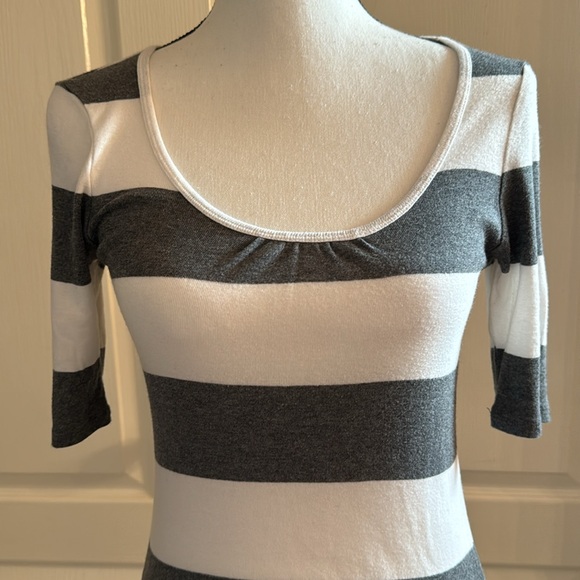 EXPRESS - Stripe Tunic T-Shirt - Size Medium - Picture 2 of 11